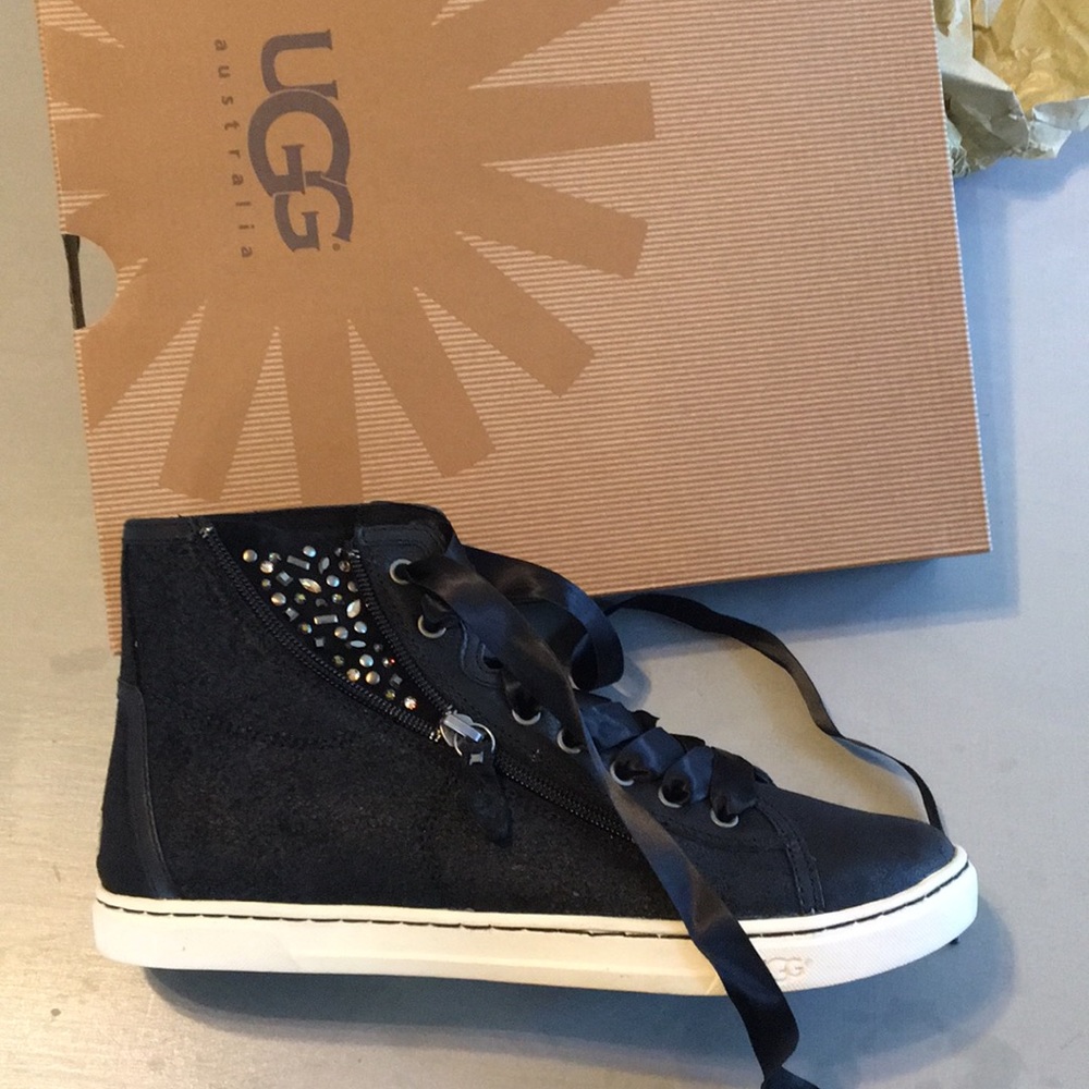 Black UGG tennis shoes